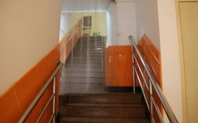 Yalan Hostel