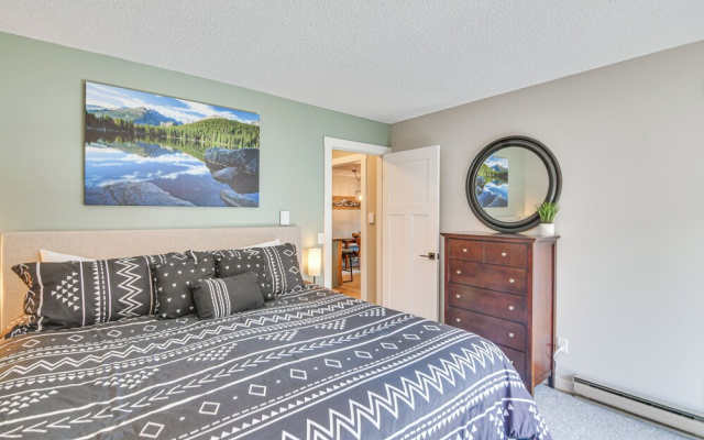 Elevated Fraser Condo w/ Mountain View & Amenities