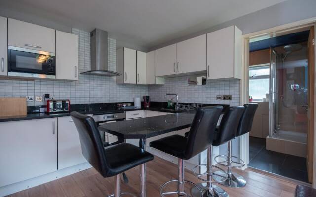 Fairwinds in Poole With 2 Bedrooms and 1 Bathrooms