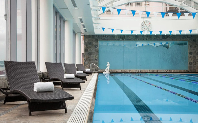Auberge Vancouver Hotel