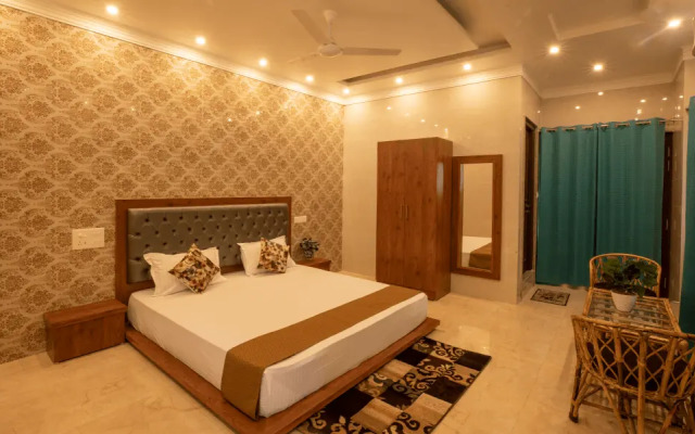 Hotel Gangotri Plaza