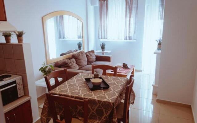 Sun Βy Τhe Sea 100m from the beach