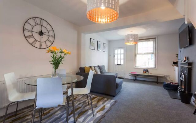 Ashton House, Luton - inhabit short stays