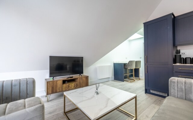 Impeccable 2-bed Apartment in Camberley