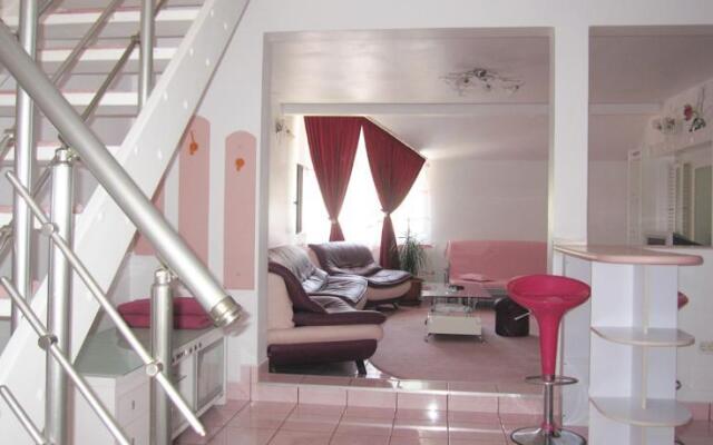 Roxy's Garden Apartments