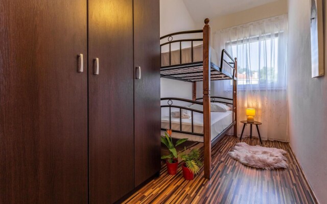 Stunning Apartment in Liznjan With 2 Bedrooms and Wifi
