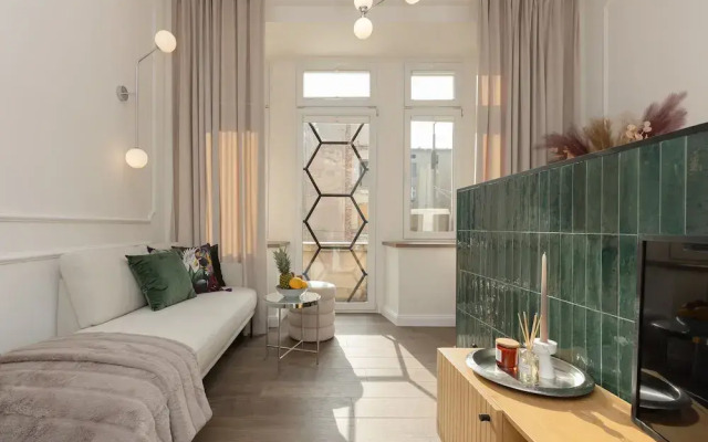 Studio Narutowicza 38 by Renters