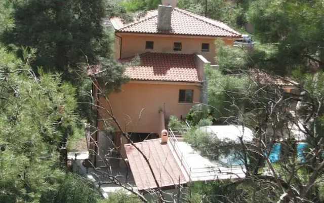 Moniatis House