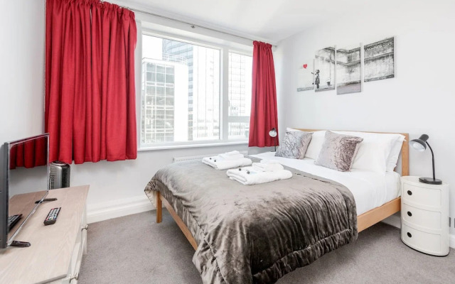 Stylish Riverview Apt with Roof Terrace