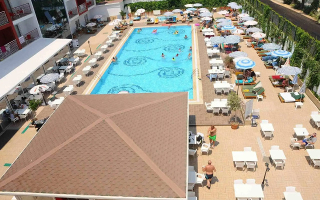 Side Legend Hotel