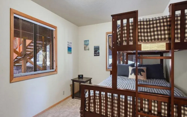 Knotty Pines Retreat