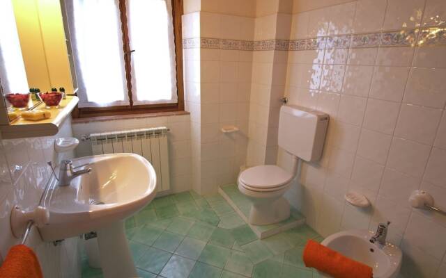 Authentic Farmhouse with Pool, Hot Tub, Playground, Garden