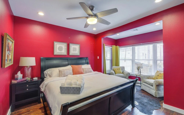 Pet-friendly Houston Apartment: 1 Mi to Downtown!