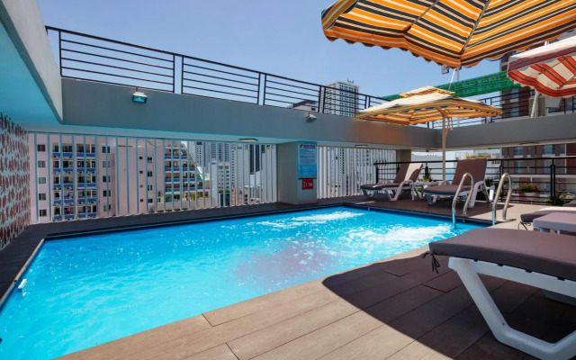 Maple Leaf Hotel & Apartment