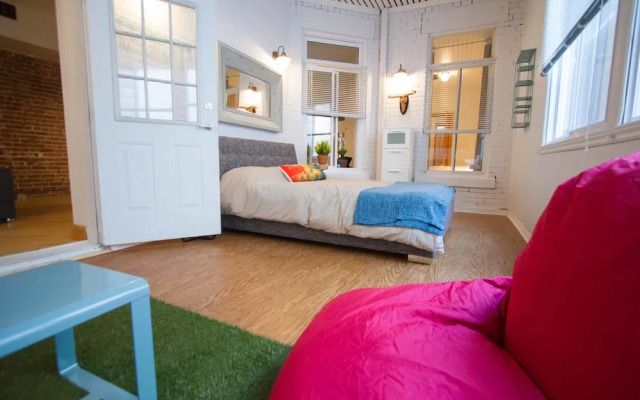 MTLVacationRentals - The City Chalet