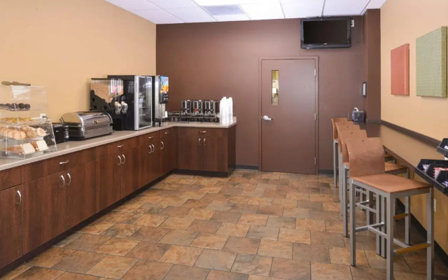 Americas Best Value Inn - Campus View