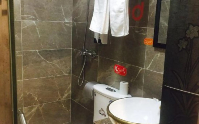 Pod Inn Hotel (Shanghai Hongqiao Airport Songhong Road Subway Station)
