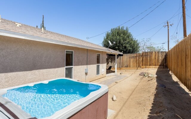 Colorful Cactus - Hot Tub, Bbq And Fire Pit! 4 Bedroom Home by RedAwning
