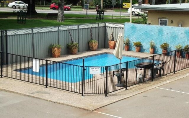 Country Motor Inn Singleton