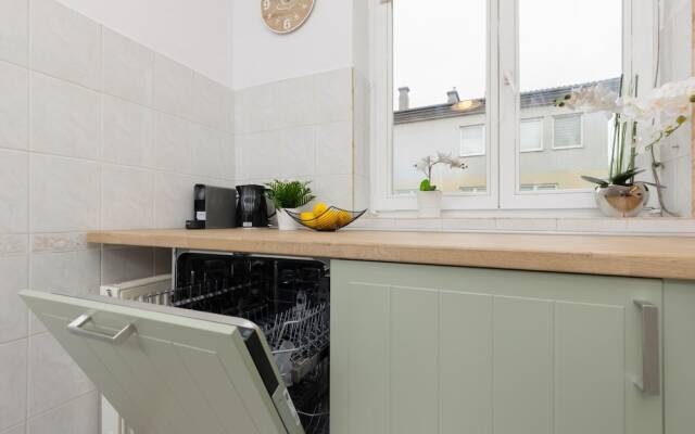 Bemowo Family Apartment by Renters