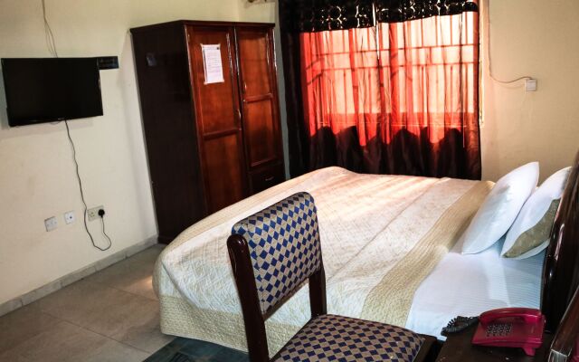 Vis-A-Vis Hotel