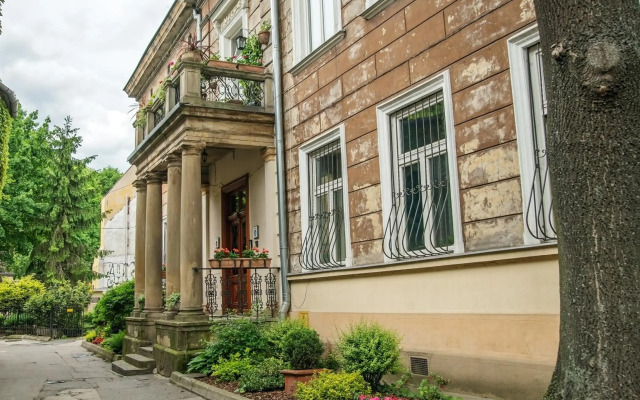 Red Kurka Apartments