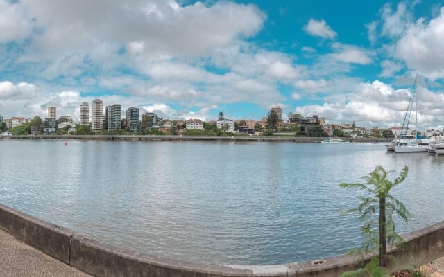 Riverfront In New Farm And Brisbane