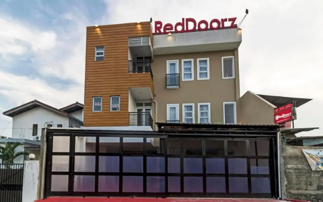 RedDoorz Plus @ Cipete Damai