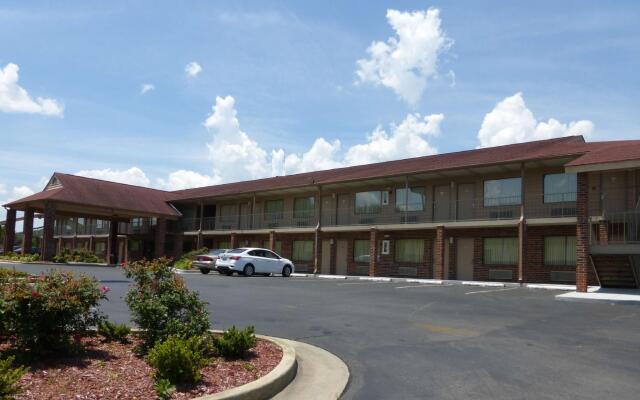 Red Roof Inn & Suites Cleveland, TN