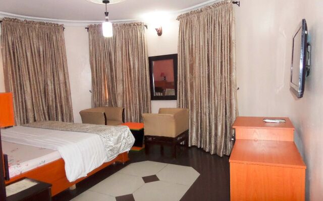 Britannia Hotel & Suites