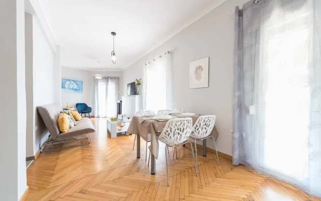 Central Flat with Cosy Sunny Terrace
