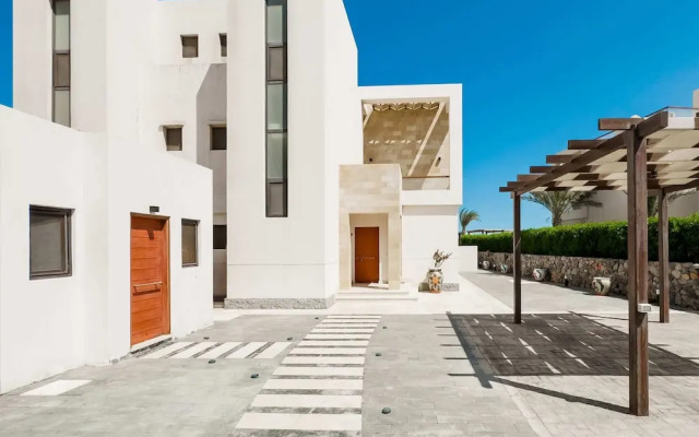 Xuru Stays I Posh & Eclectic 4 BDR Villa @ Fanadir Bay