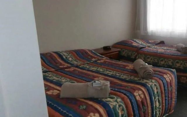 Golden Hills Motel