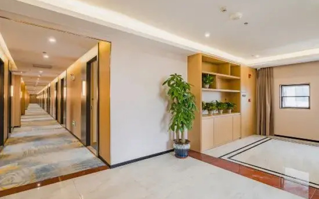 Zhuhai Longhua Select Hotel