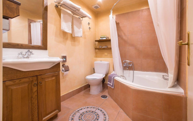 Country Club Hotel & Suites