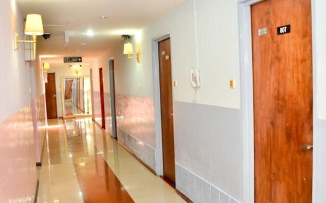 J & J Hotel