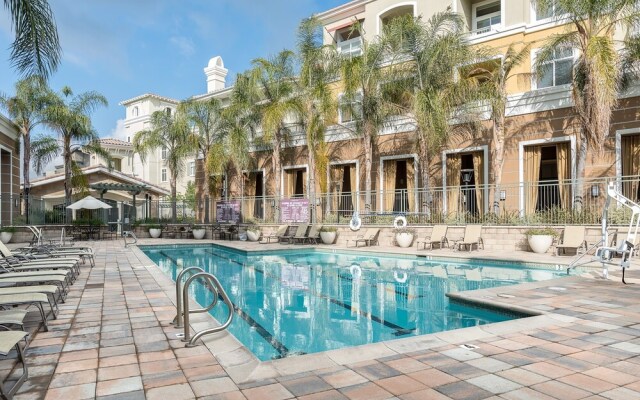 Global Luxury Suites Baypointe Station