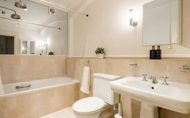 Cleveland Square Mansions