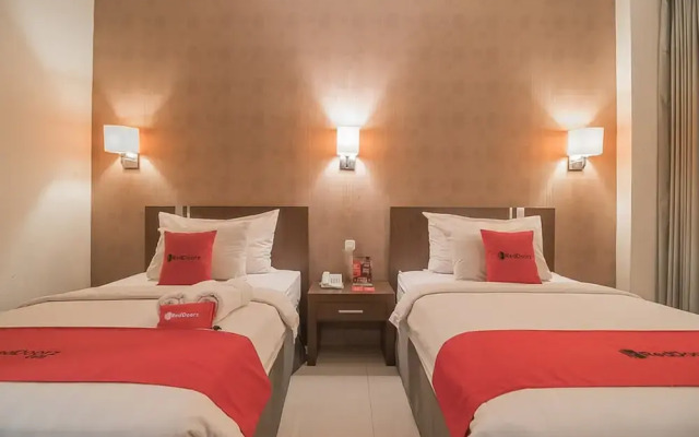 RedDoorz Premium near Paris Van Java Mall