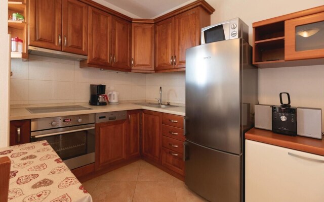 Amazing Home in Zdrelac With Wifi and 6 Bedrooms
