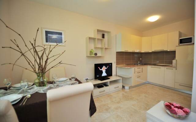 Lastura Aparthotel & Mobile Homes