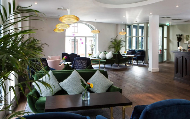 The House Hotel