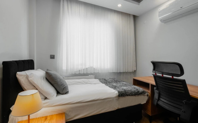 Central Flat w Balcony 5 min to Lara Beach