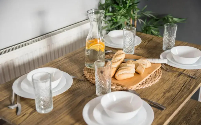 Derby's Beach Suites by Sasco Apartments