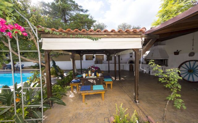 Jiannis House