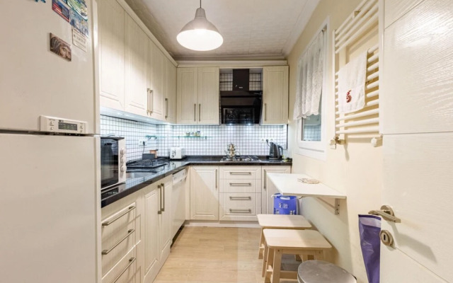 Pleasant Flat with Balcony in Moda Kadikoy