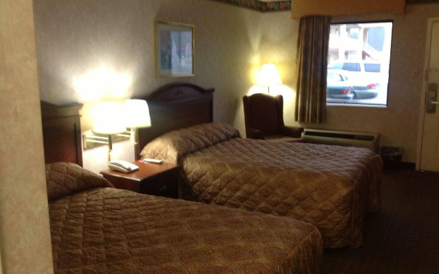 Colonial Inn & Suites /Airport/Graceland
