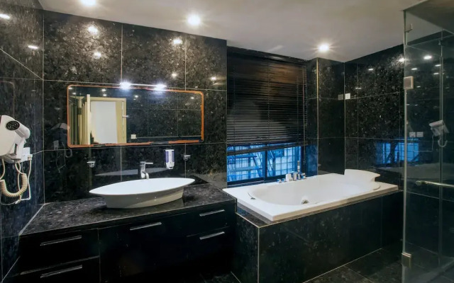 RedDoorz Hostel @ Signature Inn