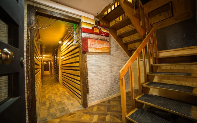 Hotel low cost y restaurant Colón