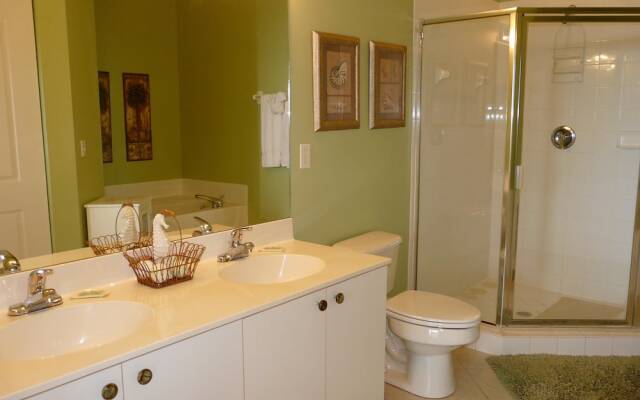 Spacious Condo With sky Views and Steps to South Beach